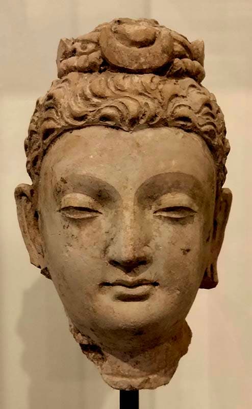 Figure in Stucco: Head of an adorned Buddha, Tapa-i Kafarihā, Hadda